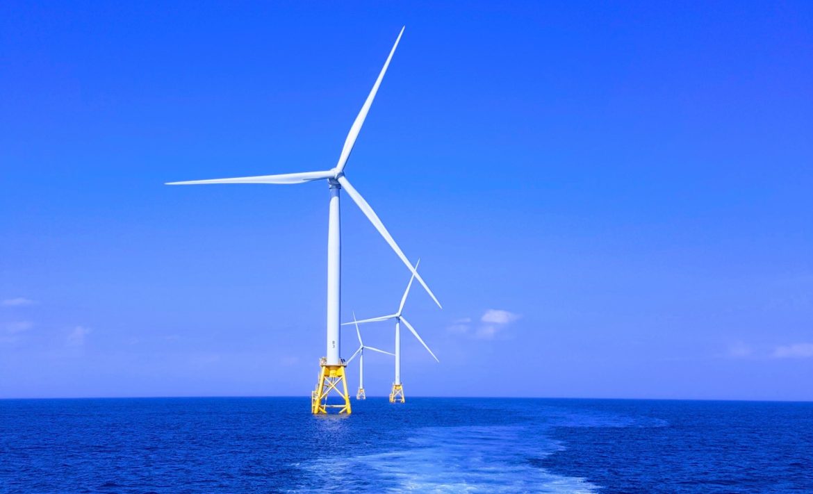 energia-eolica-offshore-scaled A energia eólica offshore é aquela proveniente dos ventos que sopram em alto-mar. É neste local, sobre o leito marinho, que são instalados os parques que transformam vento em eletricidade.