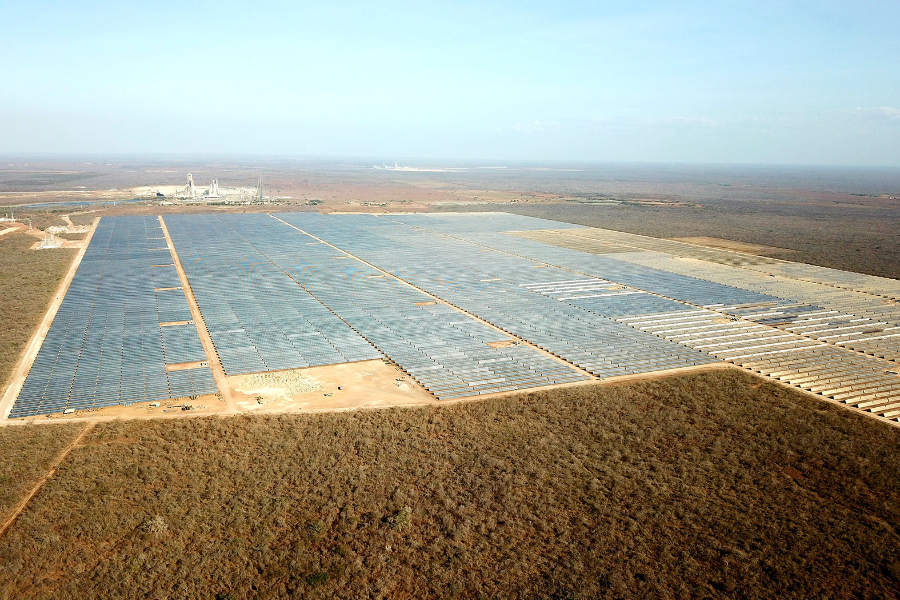 solar Com capacidade instalada de mais de 1 GW, o empreendimento deve gerar mais de 1,5 mil empregos diretos durante o pico da obra nos municípios de Sobral e Santana do Acaraú.