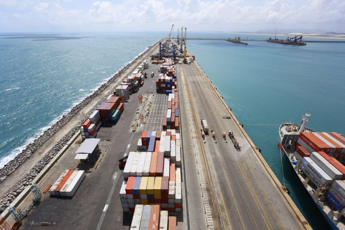 ATIVIDADES PORTUARIAS NO TERMINAL PORTUARIO DO PECEM Ceará mapeia investimentos em infraestrutura para atrair eólicas offshore e hidrogênio