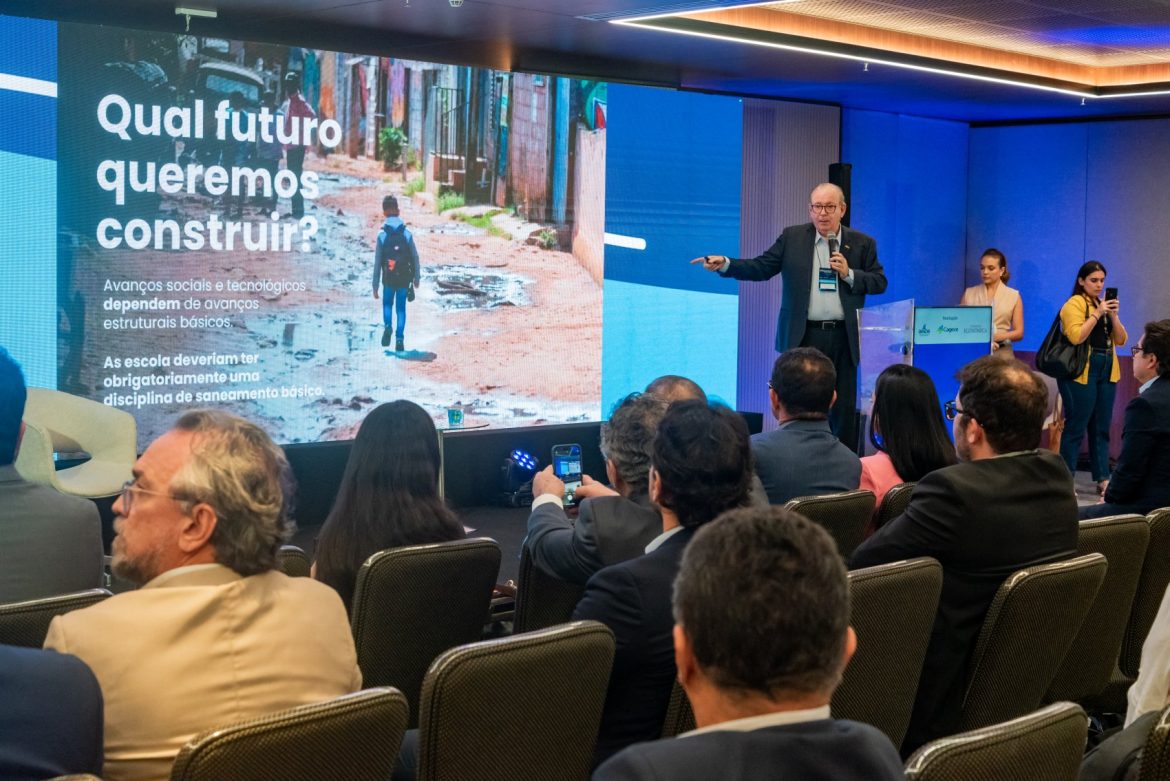 Presidente da FIEC apresenta palestra sobre transição energética no seminário nacional para universalização do saneamento