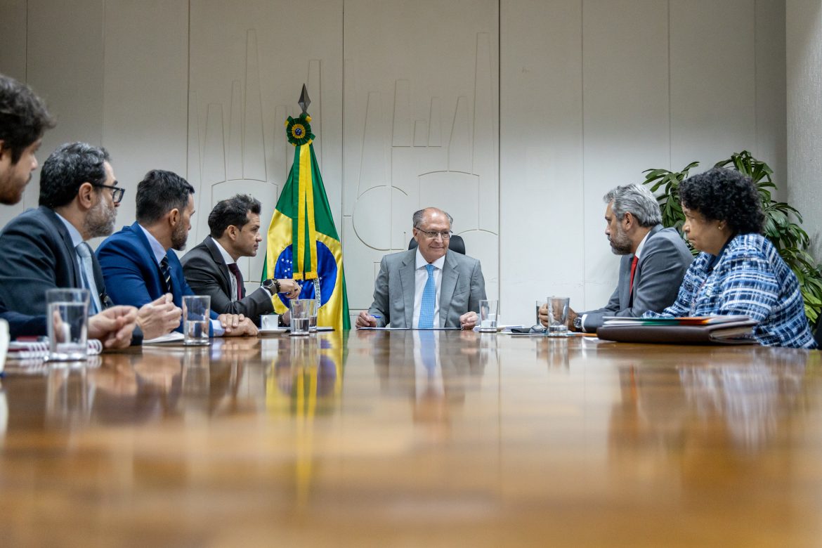 Em Brasília, o governador ainda se reuniu com diversos ministros, para tratar de obras como Transnordestina, Cinturão das Águas do Ceará e a duplicação da BR-116